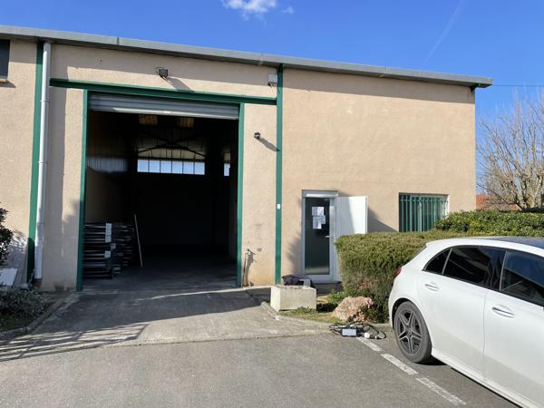 120 m2 d'entrepôt et 4 bureaux