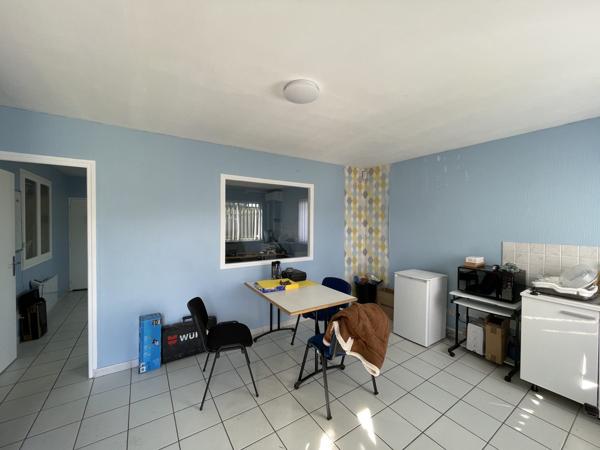 120 m2 d'entrepôt et 4 bureaux