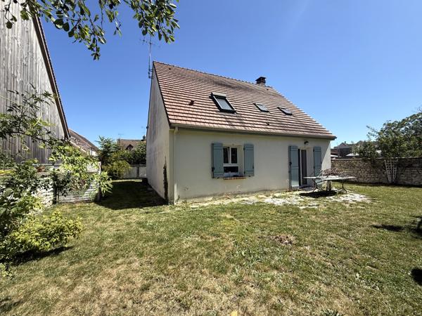 Maison familiale de 110 m² – Calme et à proximité des commodités.