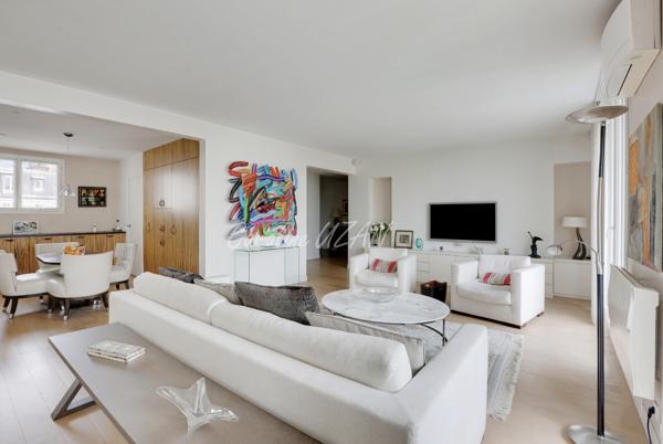 Paris 16e Sud - Porte de St Cloud - Appartement avec balcon -174 m² rénovés - Étage élevé – 5/6 pièces