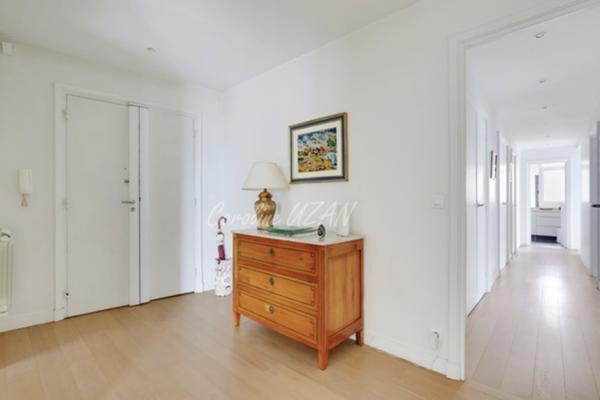 Paris 16e Sud - Porte de St Cloud - Appartement avec balcon -174 m² rénovés - Étage élevé – 5/6 pièces