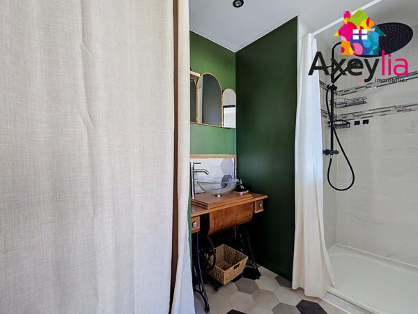 A VENDRE - ROANNE - APPARTEMENT 3 CHAMBRES AVEC CAVE ET PLACE DE PARKING PRIVATIVE