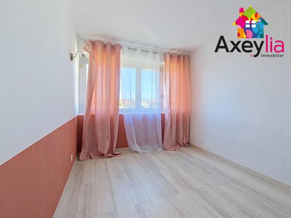 A VENDRE - ROANNE - APPARTEMENT 3 CHAMBRES AVEC CAVE ET PLACE DE PARKING PRIVATIVE