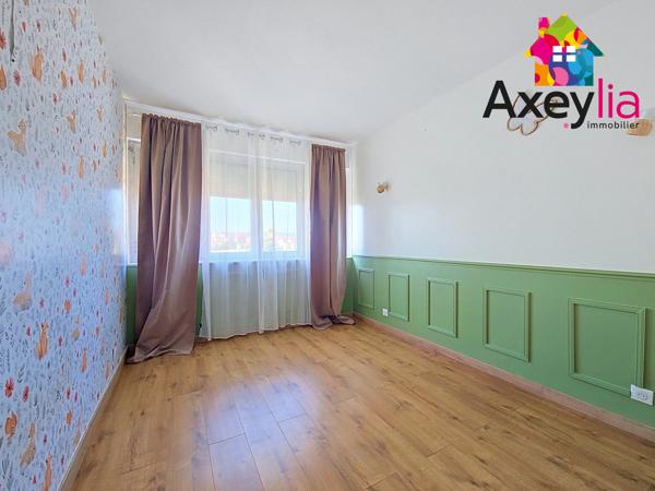 A VENDRE - ROANNE - APPARTEMENT 3 CHAMBRES AVEC CAVE ET PLACE DE PARKING PRIVATIVE