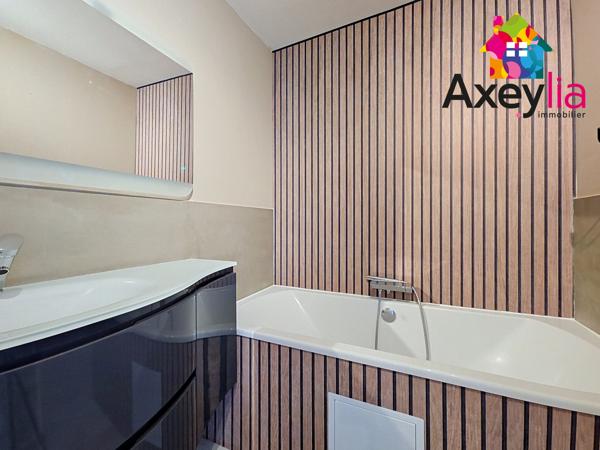 A VENDRE - ROANNE - APPARTEMENT 3 CHAMBRES AVEC CAVE ET PLACE DE PARKING PRIVATIVE