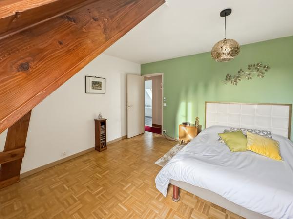 COURBEVOIE 92 – RUE HOCHE – MAISON FAMILIALE AVEC JARDIN ET DÉPENDANCE