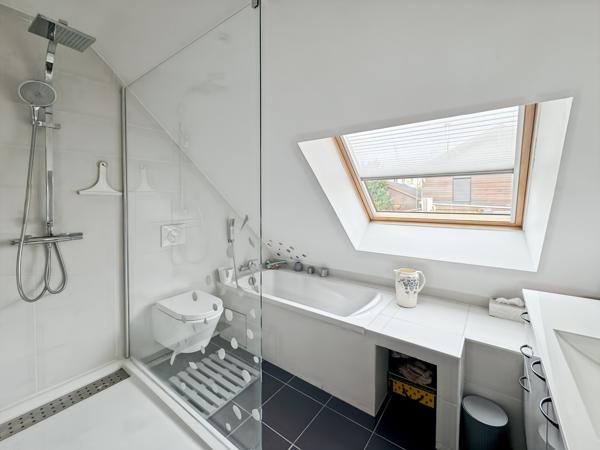 COURBEVOIE 92 – RUE HOCHE – MAISON FAMILIALE AVEC JARDIN ET DÉPENDANCE