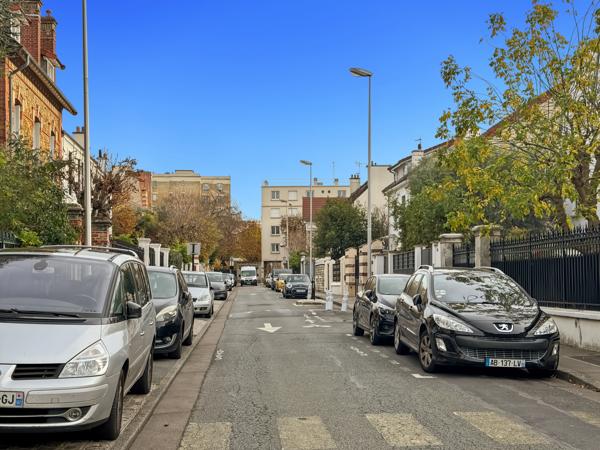 COURBEVOIE 92 – RUE HOCHE – MAISON FAMILIALE AVEC JARDIN ET DÉPENDANCE