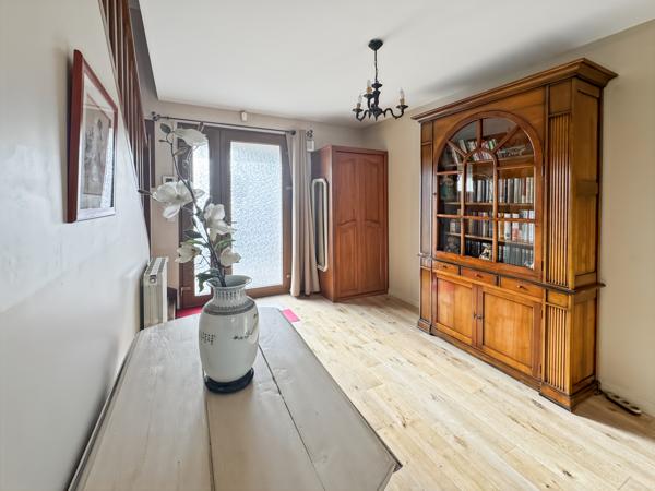 COURBEVOIE 92 – RUE HOCHE – MAISON FAMILIALE AVEC JARDIN ET DÉPENDANCE