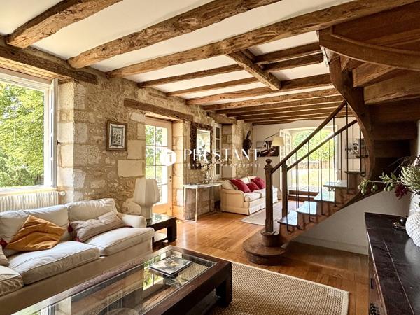 Belle propriété authentique avec une très belle vue sur la vallée de la Dordogne. Secteur Sarlat., SARLAT LA CANEDA