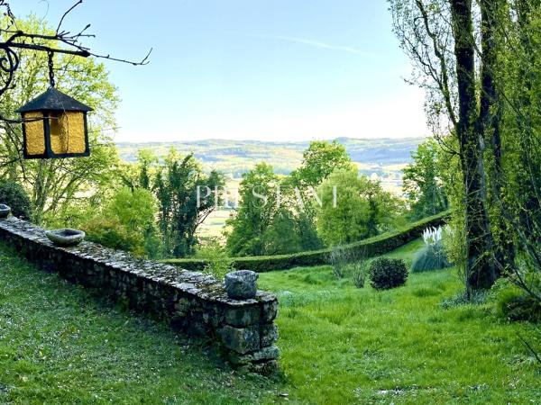 Belle maison de campagne en position dominante, offrant une vue splendide au cur de la vallée des Mille et Un Châteaux., SARLAT LA CANEDA