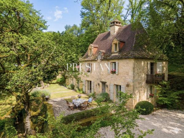 Belle maison de campagne en position dominante, offrant une vue splendide au cur de la vallée des Mille et Un Châteaux., SARLAT LA CANEDA