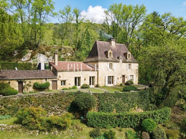 Belle maison de campagne en position dominante, offrant une vue splendide au cur de la vallée des Mille et Un Châteaux., SARLAT LA CANEDA