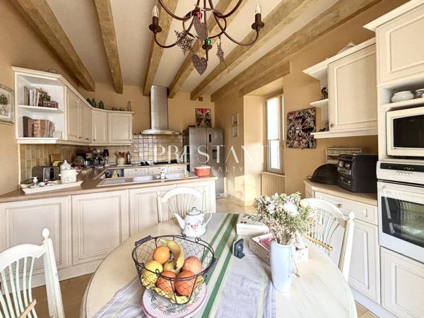 Belle maison de campagne en position dominante, offrant une vue splendide au cur de la vallée des Mille et Un Châteaux., SARLAT LA CANEDA