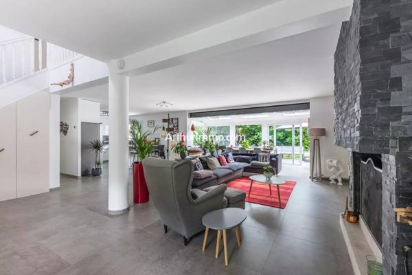 Vente                                                      Maison
                        
                     8 pièces                      181 m2                     à Sucy-en-Brie
