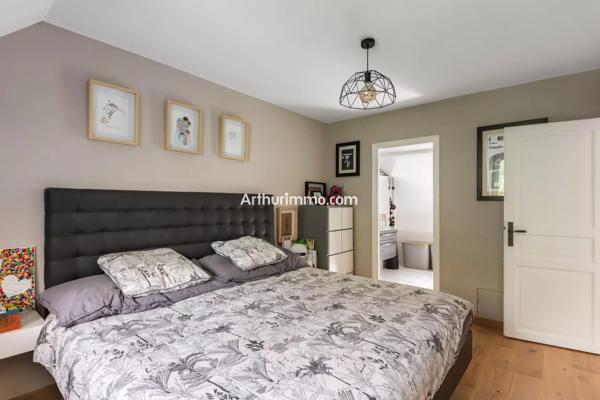 Vente                                                      Maison
                        
                     8 pièces                      181 m2                     à Sucy-en-Brie