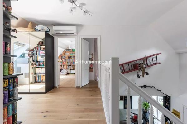 Vente                                                      Maison
                        
                     8 pièces                      181 m2                     à Sucy-en-Brie