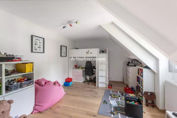 Vente                                                      Maison
                        
                     8 pièces                      181 m2                     à Sucy-en-Brie