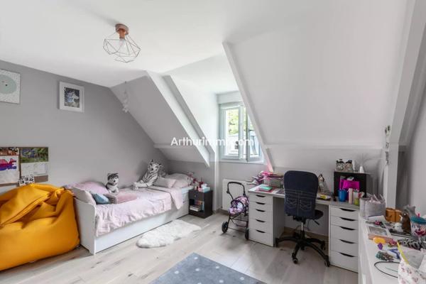 Vente                                                      Maison
                        
                     8 pièces                      181 m2                     à Sucy-en-Brie