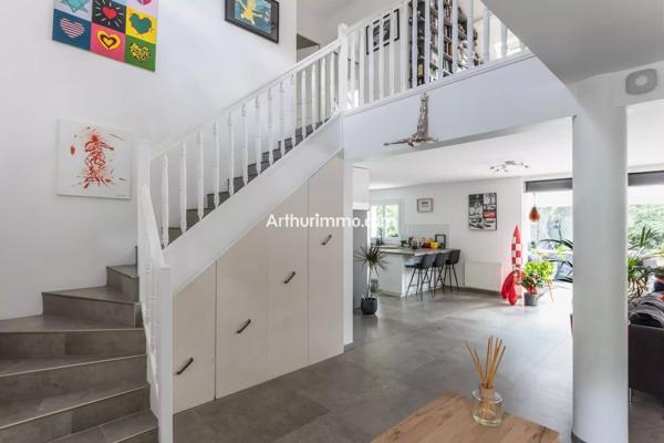 Vente                                                      Maison
                        
                     8 pièces                      181 m2                     à Sucy-en-Brie