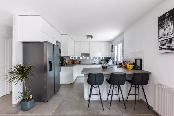 Vente                                                      Maison
                        
                     8 pièces                      181 m2                     à Sucy-en-Brie