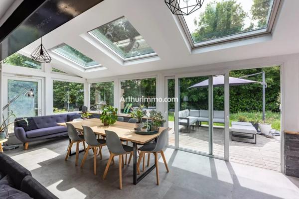 Vente                                                      Maison
                        
                     8 pièces                      181 m2                     à Sucy-en-Brie