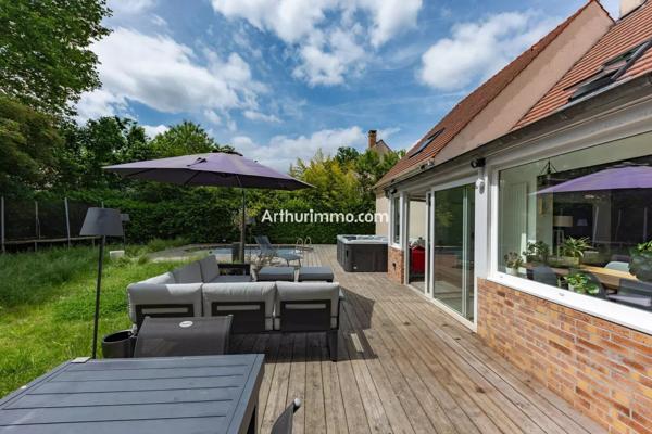 Vente                                                      Maison
                        
                     8 pièces                      181 m2                     à Sucy-en-Brie