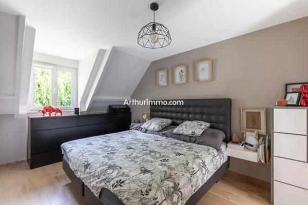 Vente                                                      Maison
                        
                     8 pièces                      181 m2                     à Sucy-en-Brie