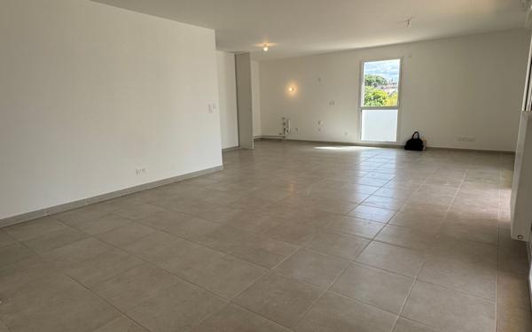 Appartement à vendre    4 pièces •  Hyères