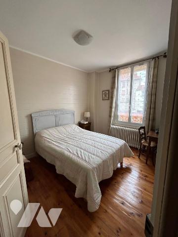 VICHY : VIAGER OCCUPE Dame 83 ans