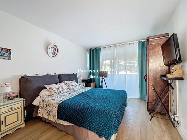 Appartement de 3 pièces entre métro et Village