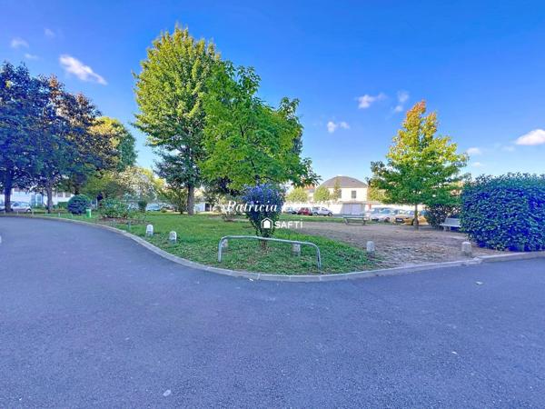Appartement de 3 pièces entre métro et Village