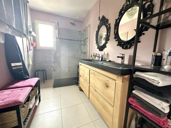 A VISITER SUR ENTRAIGUES SUR LA SORGUE, EN CAMPAGNE MAGNIFIQUE MAISON DE PLAIN PIED DE 100 M² SUR TERRAIN DE 790 M