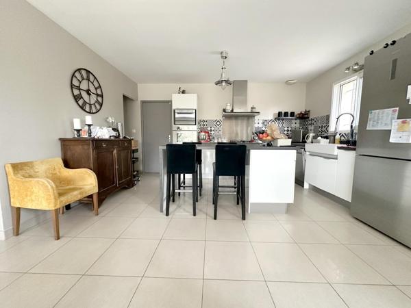 A VISITER SUR ENTRAIGUES SUR LA SORGUE, EN CAMPAGNE MAGNIFIQUE MAISON DE PLAIN PIED DE 100 M² SUR TERRAIN DE 790 M