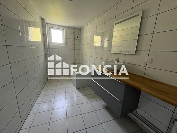 Location Appartement 4 pièces 80 m² - 96 AVENUE JEAN JAURES Villers Semeuse 08000