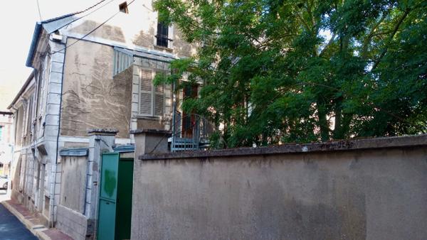 Immeuble
                                                                                                                                                
                                                                                                                                                
                                                                                                                                                
                                                    
                                                                                                                                                                                                                                                                                                                        202  m²                                                                                                                                                                                                         1 etage(s)