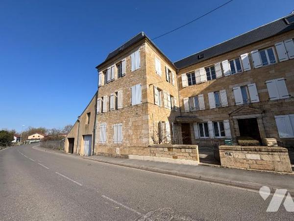 Nouveau mandat exclusif à découvrir sur la commune de MOUZON.

Maison de caractère située au ...
