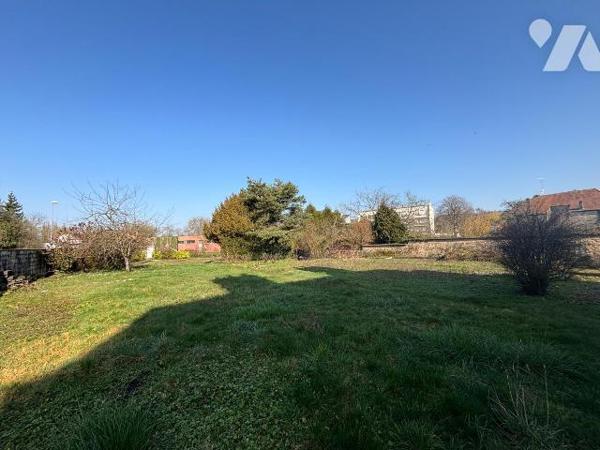 Nouveau mandat exclusif à découvrir sur la commune de MOUZON.

Maison de caractère située au ...
