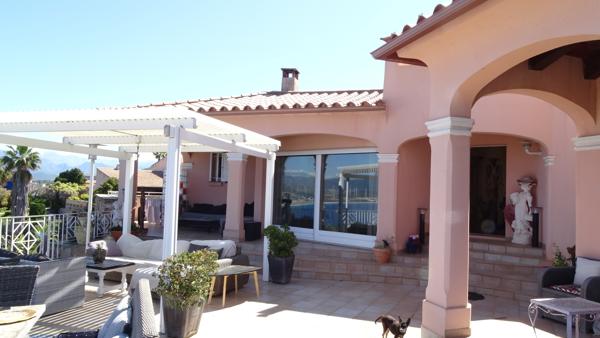 Villa T5 + 2 T2 des années 90
