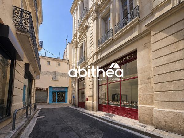 DROIT AU BAIL – LOCAL COMMERCIAL EXTRÊMEMENT BIEN SITUÉ EN CENTRE HISTORIQUE DE BÉZIERS
