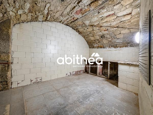 DROIT AU BAIL – LOCAL COMMERCIAL EXTRÊMEMENT BIEN SITUÉ EN CENTRE HISTORIQUE DE BÉZIERS