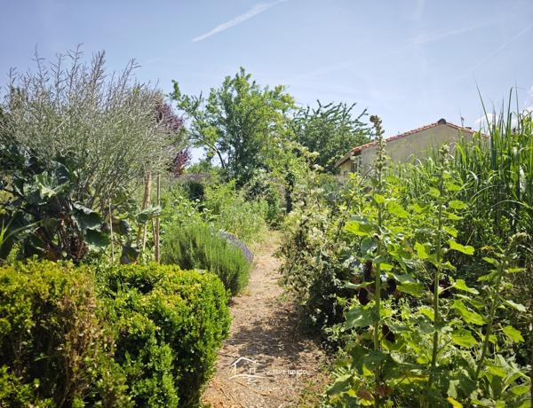MAISON A RENOVER Chef-Boutonne (79110)