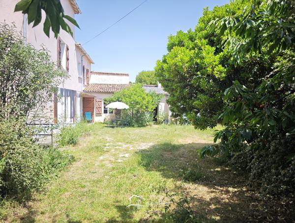 MAISON A RENOVER Chef-Boutonne (79110)