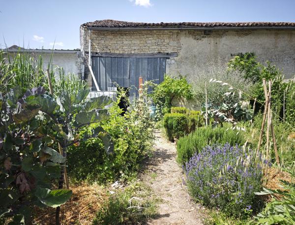 MAISON A RENOVER Chef-Boutonne (79110)