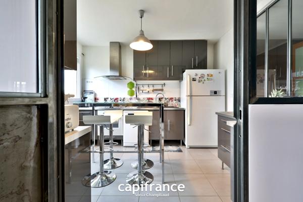 Appartement à vendre 6 pièces, 4 chambres à ECULLY, dernier étage.