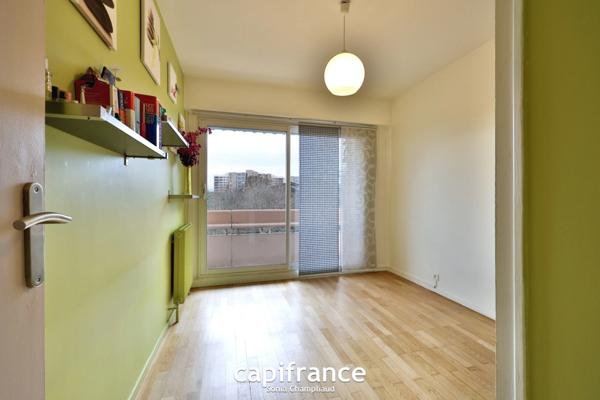 Appartement à vendre 6 pièces, 4 chambres à ECULLY, dernier étage.