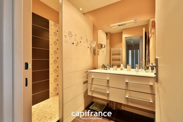 Appartement à vendre 6 pièces, 4 chambres à ECULLY, dernier étage.