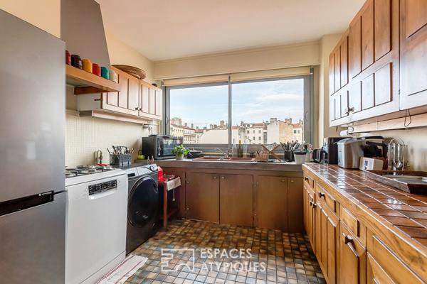 Appartement en dernier etage avec balcon, vue et stationnement