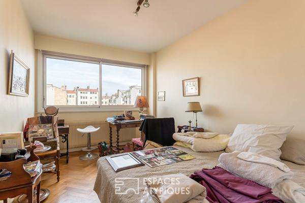 Appartement en dernier etage avec balcon, vue et stationnement