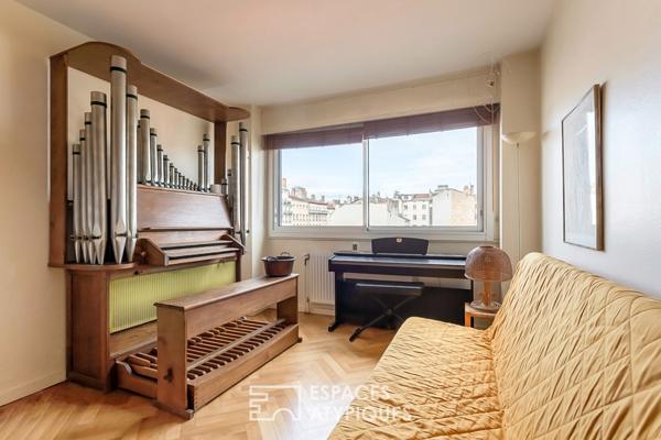 Appartement en dernier etage avec balcon, vue et stationnement